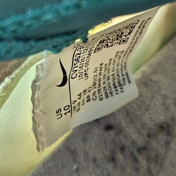 Nike LeBron 18 special edition Sz 10 - Picture 5 of 9